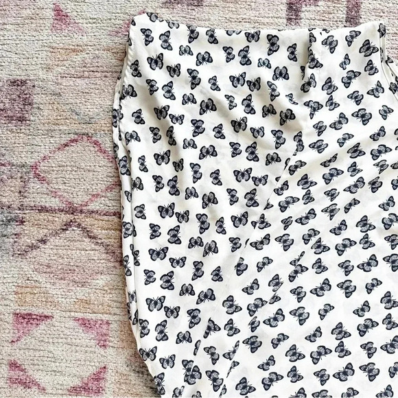 Karen Kane• Butterfly blouse - Picture 3 of 4